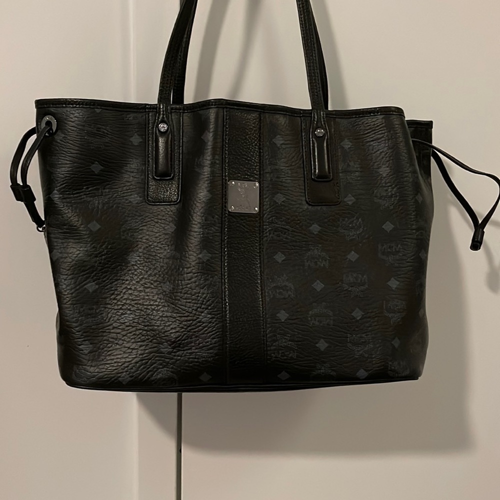 MCM Liz Reversible Medium Tote Black